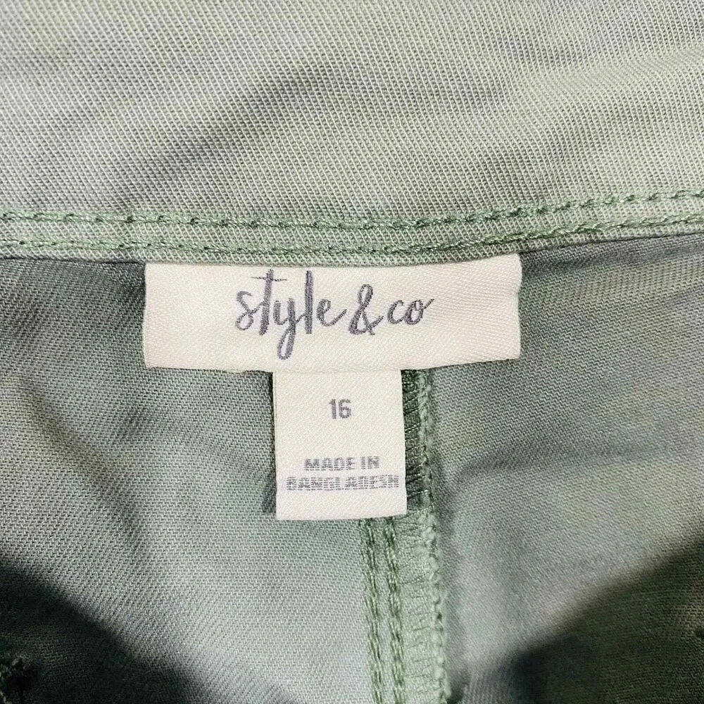 Style & Co Women's SZ 16 Shorts Chinos Green Belted Flat Front Pockets Mid-Rise